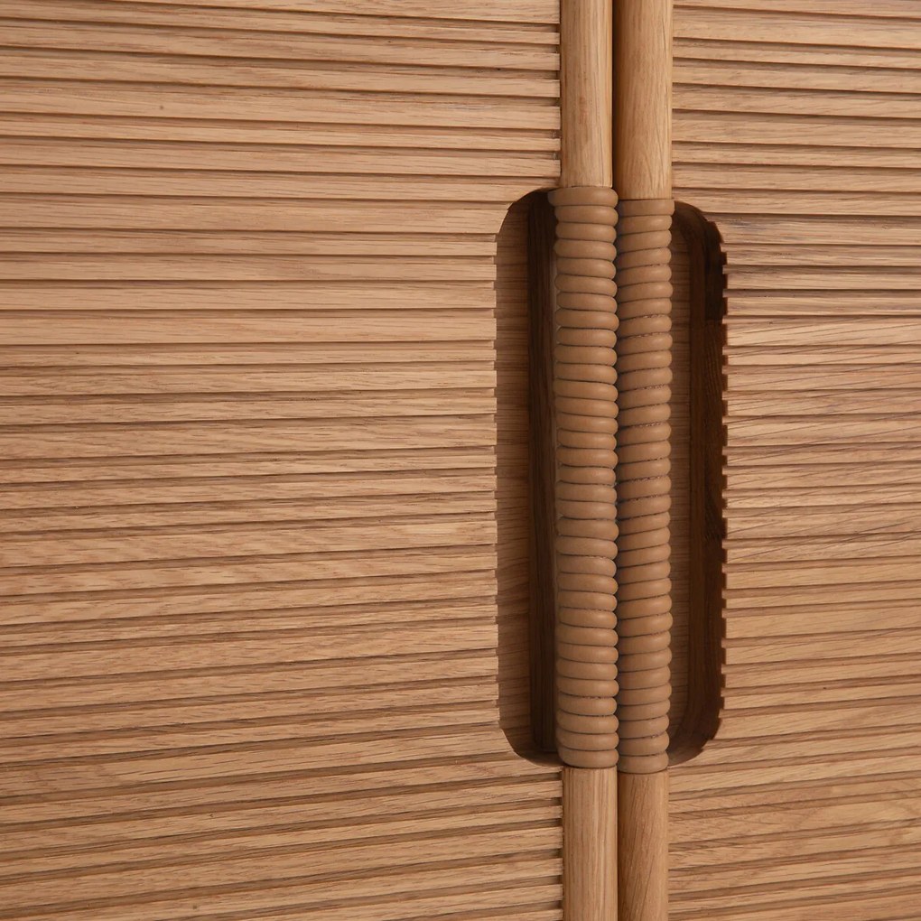 Eiken en fineer dressoir, Melaly