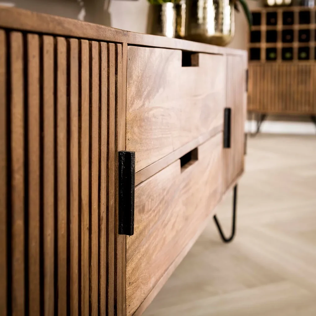 Tv-meubel Mangohout Met Ribbel Deuren - 135x35x55cm.