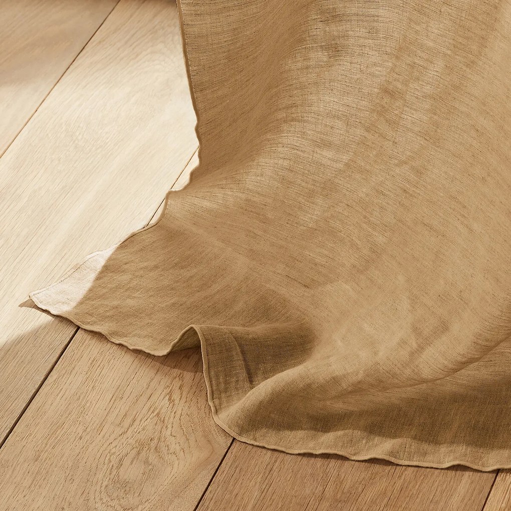 Gordijn in gewassen linnen, Romane