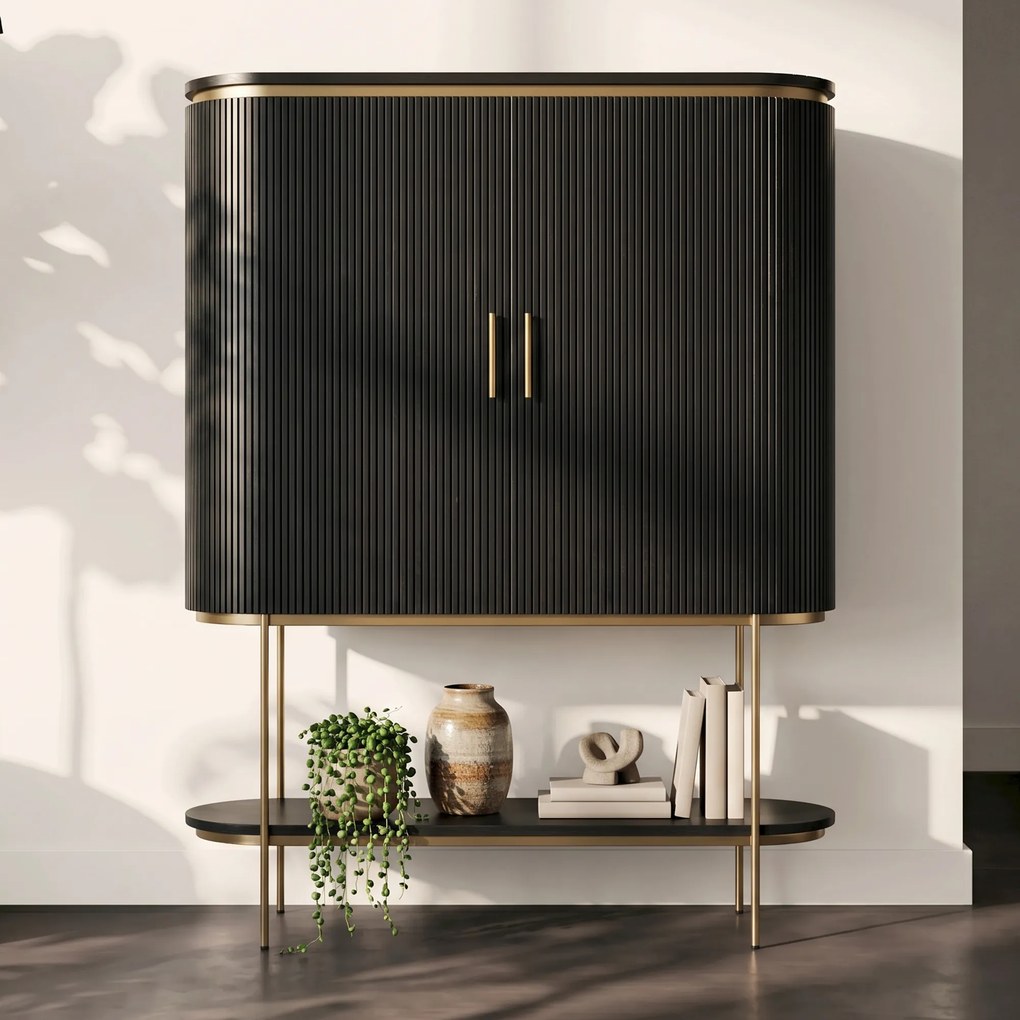 Ovale Kast Met Messing - 145x45x180cm.