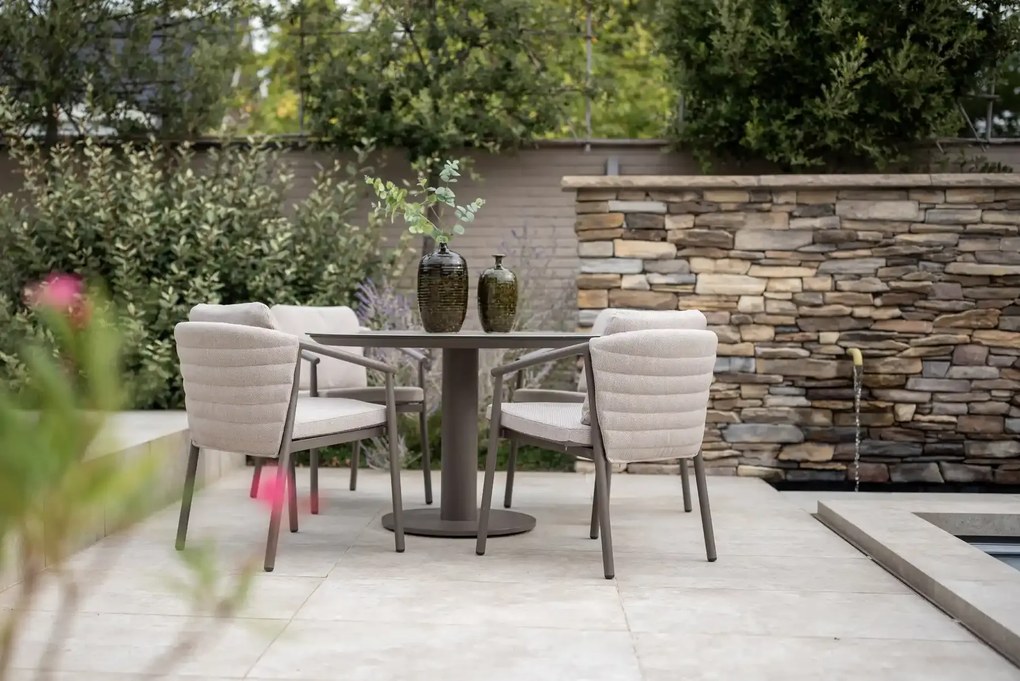 Taste by 4 Seasons Barolo tuinset terre met Sarah tafel 120 cm Tuinstoel bruin weerbestendig