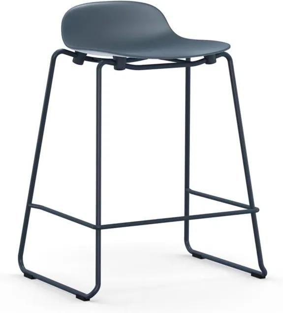 Normann Copenhagen Form Barstool stapelbare barkruk 75 cm met gelakt onderstel blauw