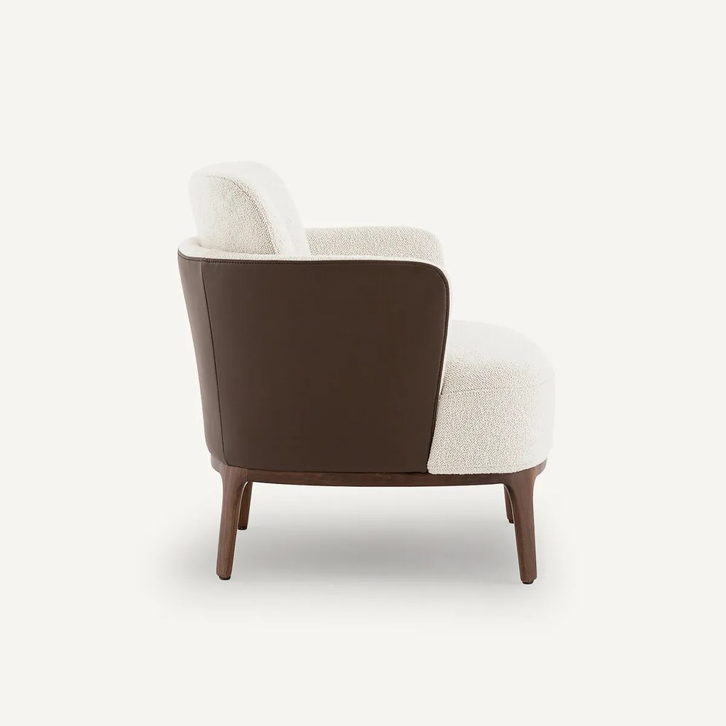 Fauteuil in notenhout en stof in 2 materialen, Jabote