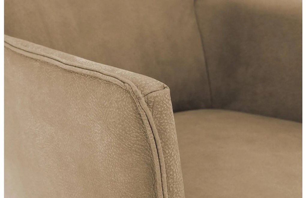 Goossens Excellent Eetkamerstoel Leogang bruin leer met armleuning en Zwart skater wiel met zwarte kapmet wielen, elegant chic