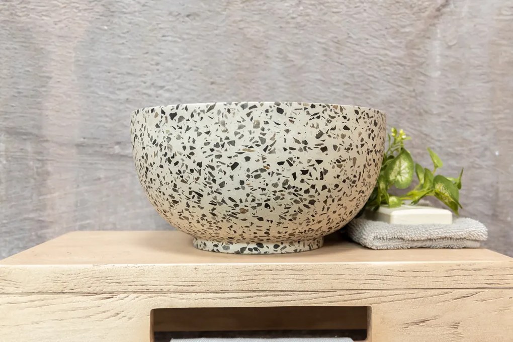Saniclear Seba fontein met eiken plank en zwart-witte terrazzo waskom voor in het toilet