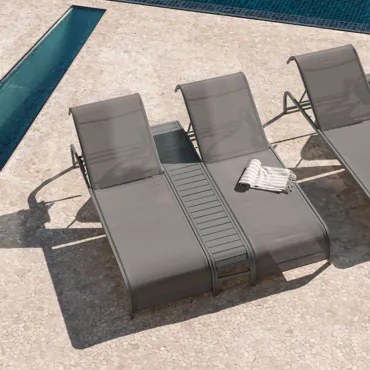 Set Van 2 Verstelbare Ligstoelen En Bijzettafel Van Staal Marietta Grijs – Grafiet - Sklum