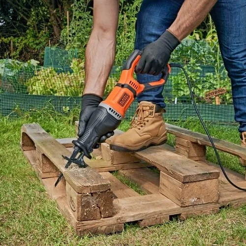 Black&amp;Decker Reciprozaag met takkenhouder BES301
