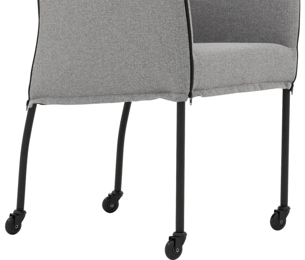 Goossens Eetkamerstoel Funk Zwarte Poten grijs stof met armleuning en Zwart skater wiel met zwarte kapmet wielen, modern design