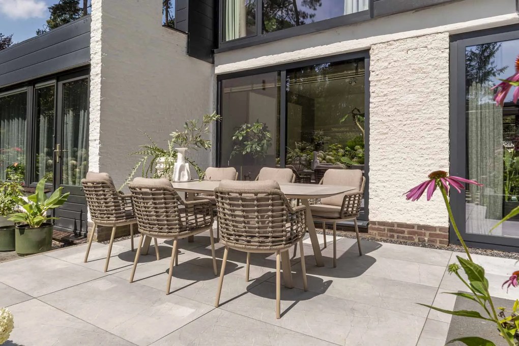 Taste by 4 Seasons Puglia tuinset latte met Manolo barrel tafel met geprint keramisch blad 240 x 103 cm Tuinset   taupe weerbestendig