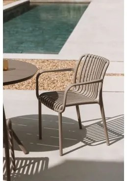 Pack Van 2 Tuinstoelen Met Armleuningen Van Polypropyleen Wendell Moka Bruin - Sklum