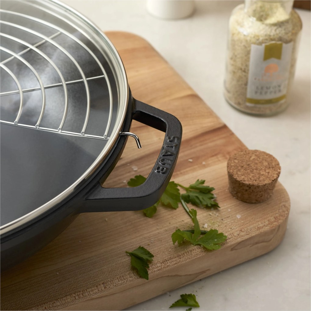 Staub Specialities Wok met glazen deksel 30 cm, Zwart - Specialities - Staub