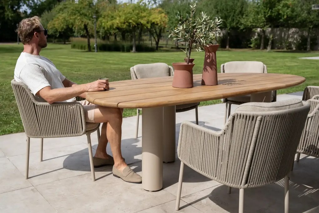 4 Seasons Outdoor Bernini tuinset Latte met Estate tafel met teak blad 240 cm Tuinset beige weerbestendig
