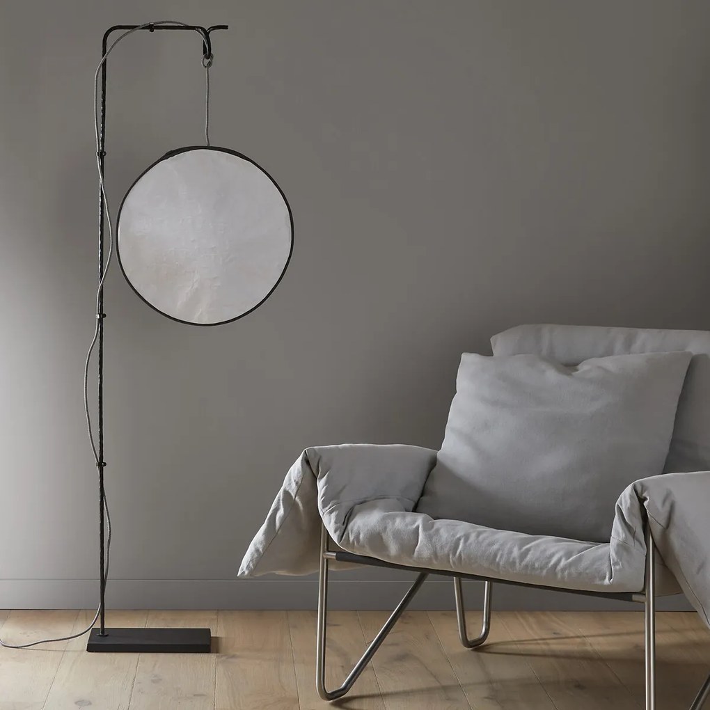 Staande lamp van Tyvek®, metalen voet, Moon