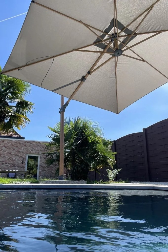 4-Seasons zweefparasol Siesta Premium 300 x 300 - woodlook/charcoal met voet en hoes