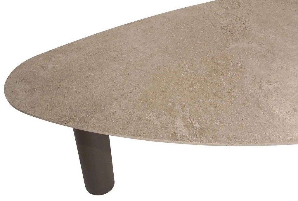 4 Seasons Outdoor Arizona tafel met kiezelvormig keramisch blad in zandkleur 240 x 120 cm SALE Tuintafel bruin weerbestendig