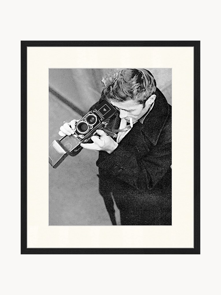 Ingelijste print James Dean with Camera