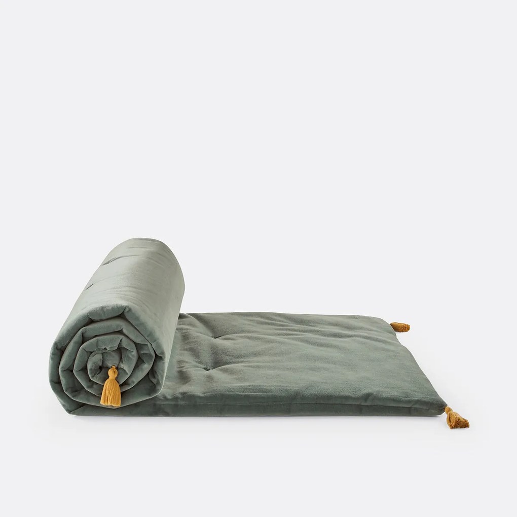 Zitmatras in fluweel, Velvet