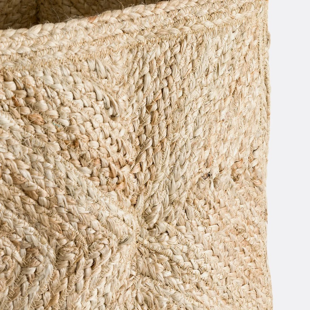 Mand in gevlochten jute , Jutlo