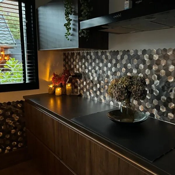 Zelfklevend Mozaïek Hexagon Nela - 30.5 cm x 30.5 cm x 0.40 cm | 0.5 kg | Paneli zelfklevende steenstrips