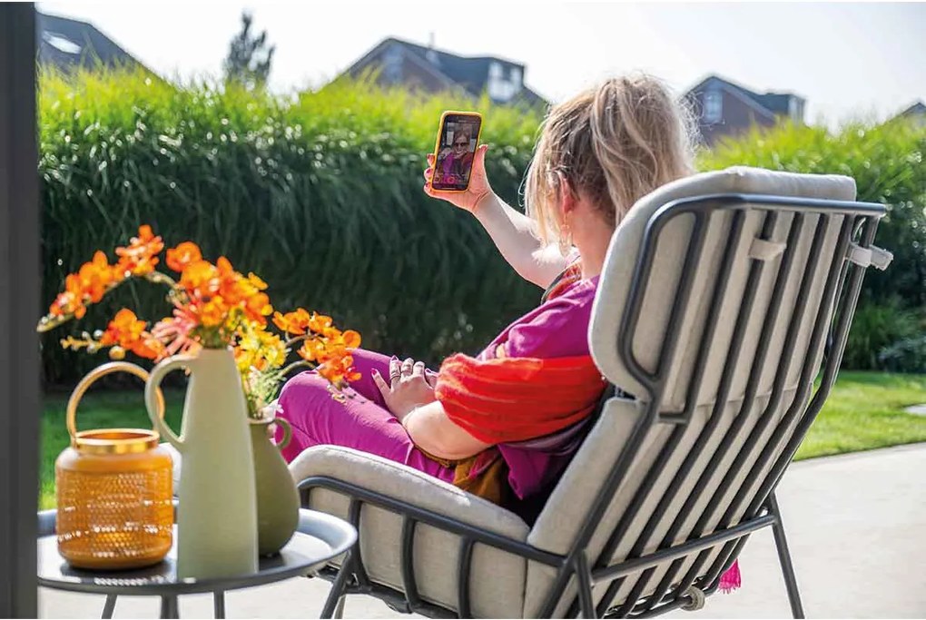 Garden Impressions Fresno loungestoelen donker grijs - Mati bijzettafel Ø50x48 cm