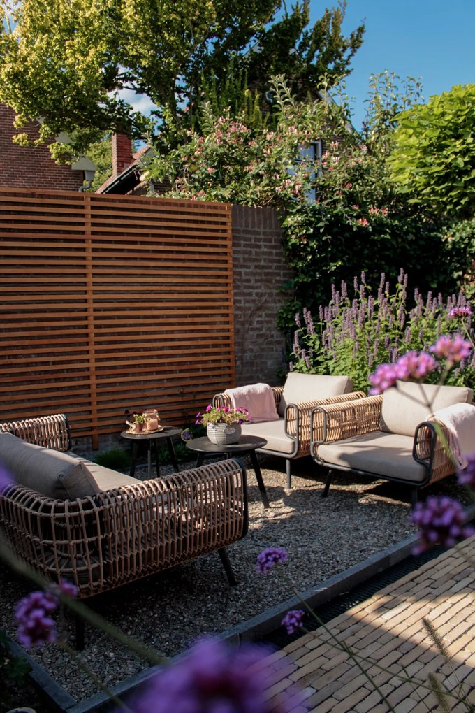 Intenso Averti lounge tuinbank