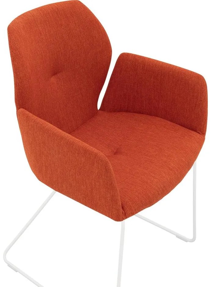 Goossens Excellent Eetkamerstoel Manzini oranje stof met armleuning, modern design