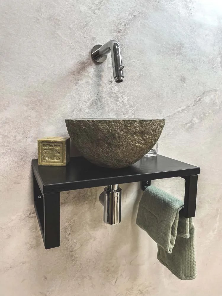 Saniclear Lovi fonteinset met rivierstenen waskom en chromen kraan voor in het toilet