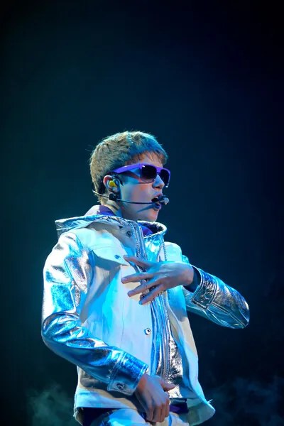 Foto Justin Bieber performing at the NIA