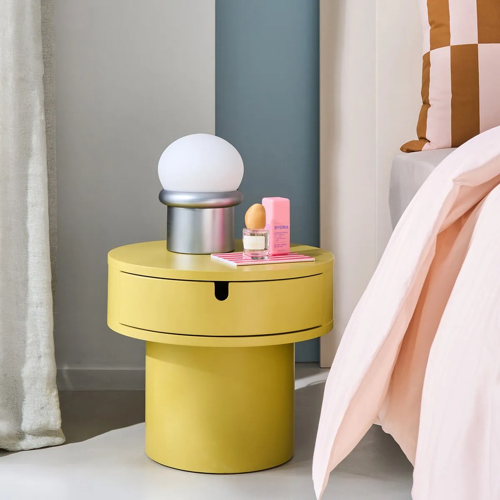 Gelakt nachtkastje met 1 lade, Tamita