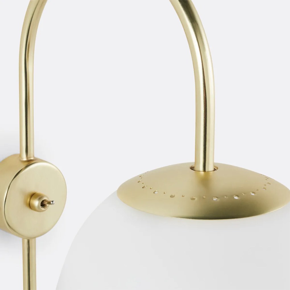 Wandlamp in messing en opaline glas, Moricio