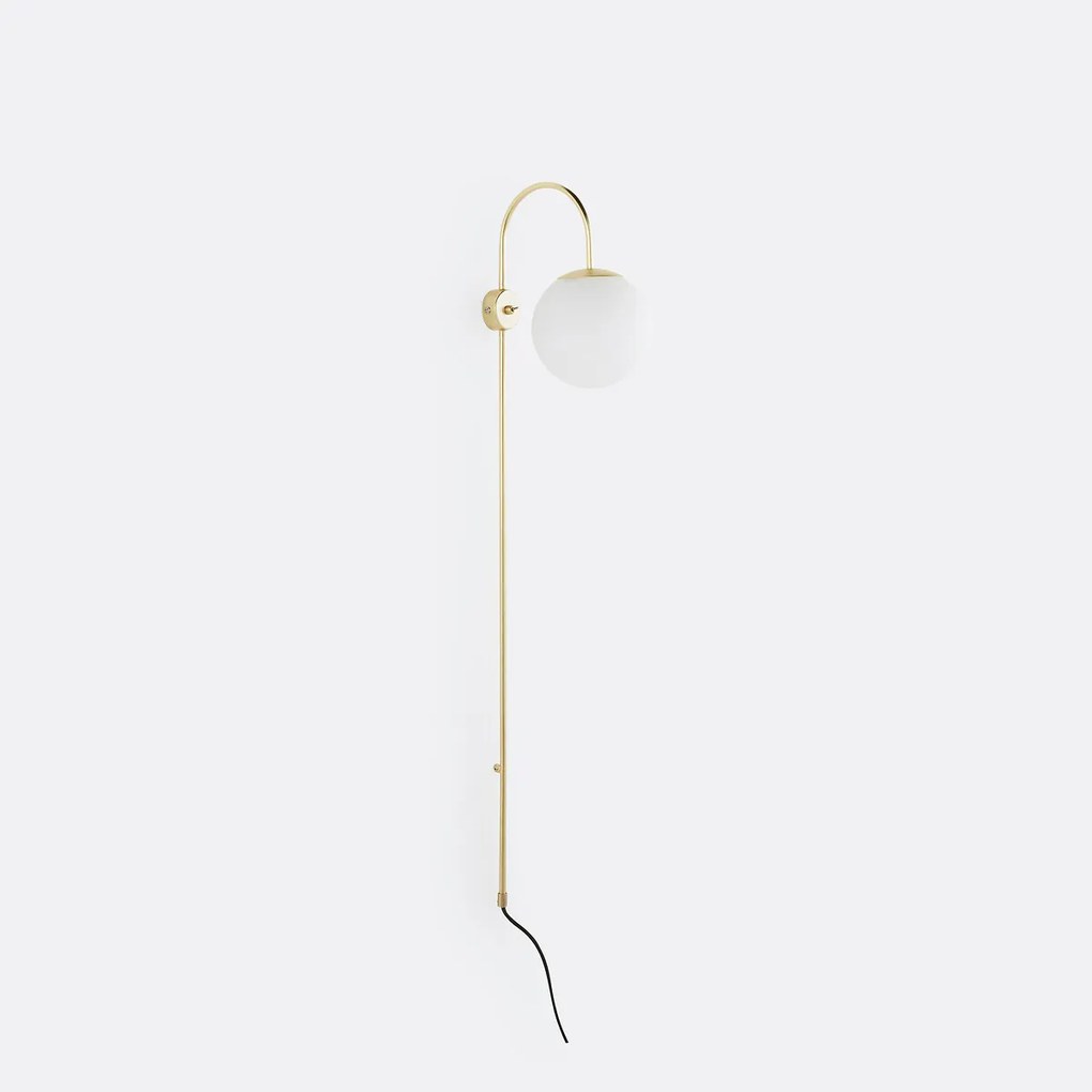Wandlamp in messing en opaline glas, Moricio