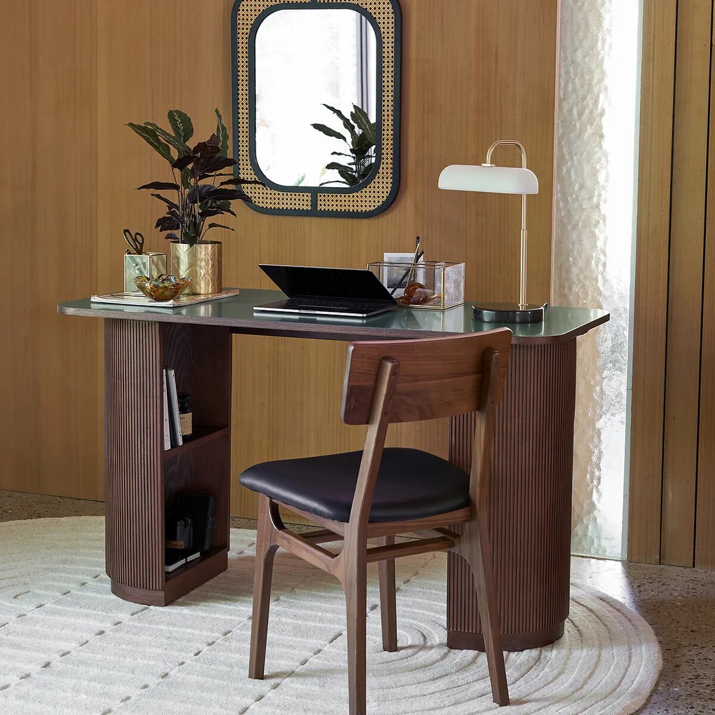Set van 2 stoelen in notenhout en leer, Larsen