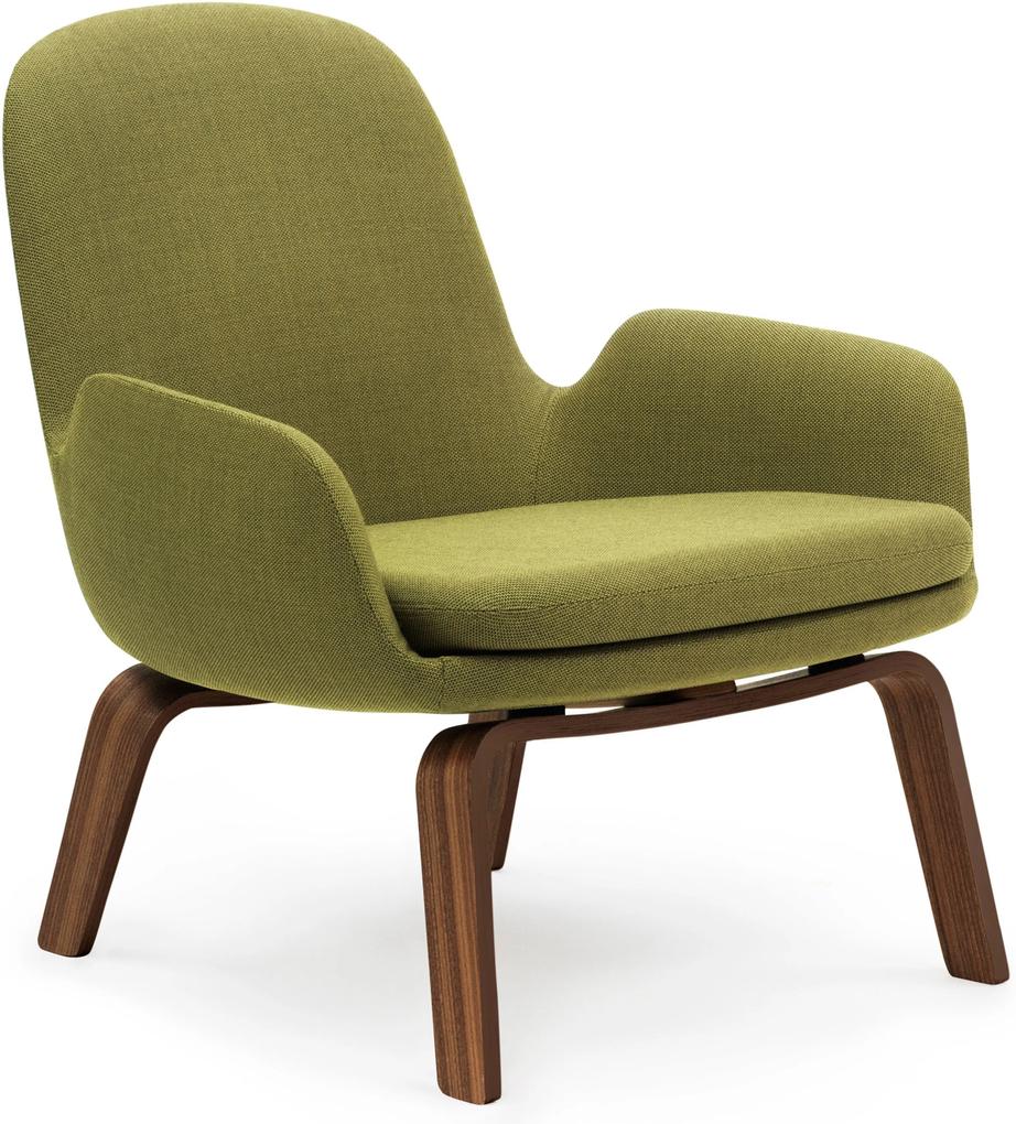 Normann Copenhagen Era Lounge Chair Low loungestoel met walnoten onderstel Breeze Fusion groen