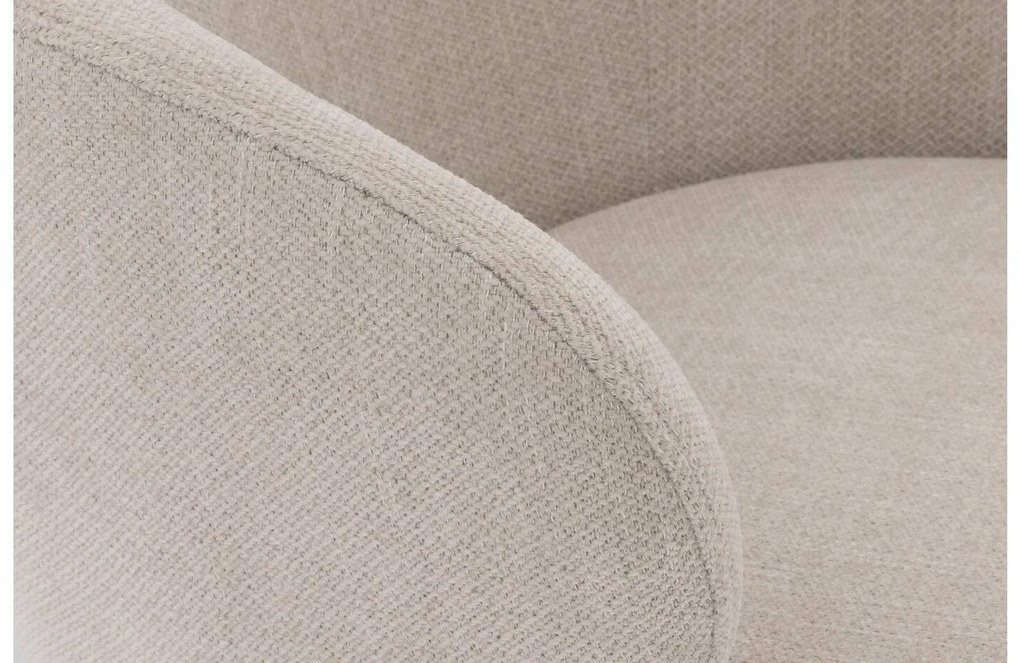Goossens Stoel Noomi beige stof met armleuning en met wielen,