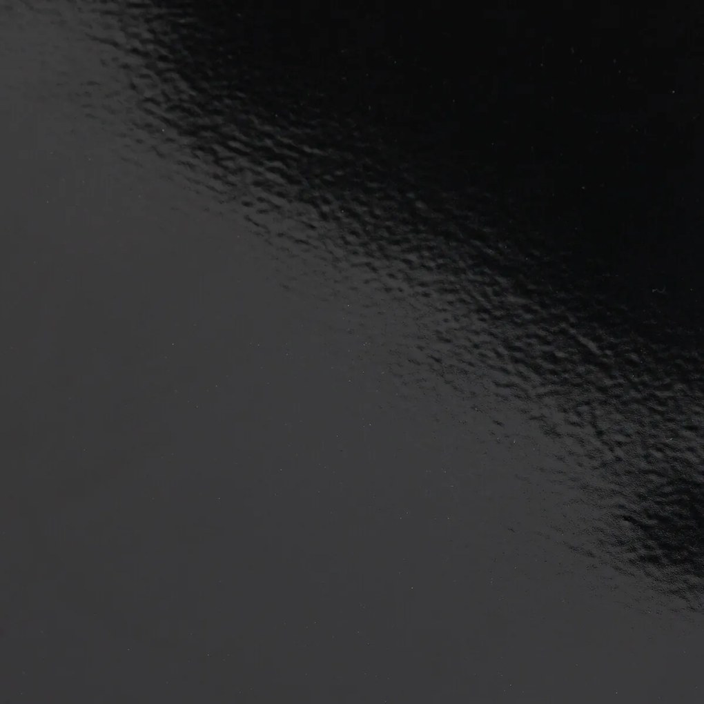 IJzeren bijzettafel, Rouva