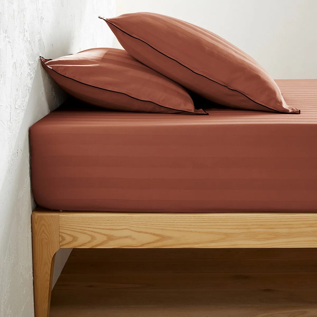 Hoeslaken van 118 draden gewassen katoensatijn, Victor gestreept