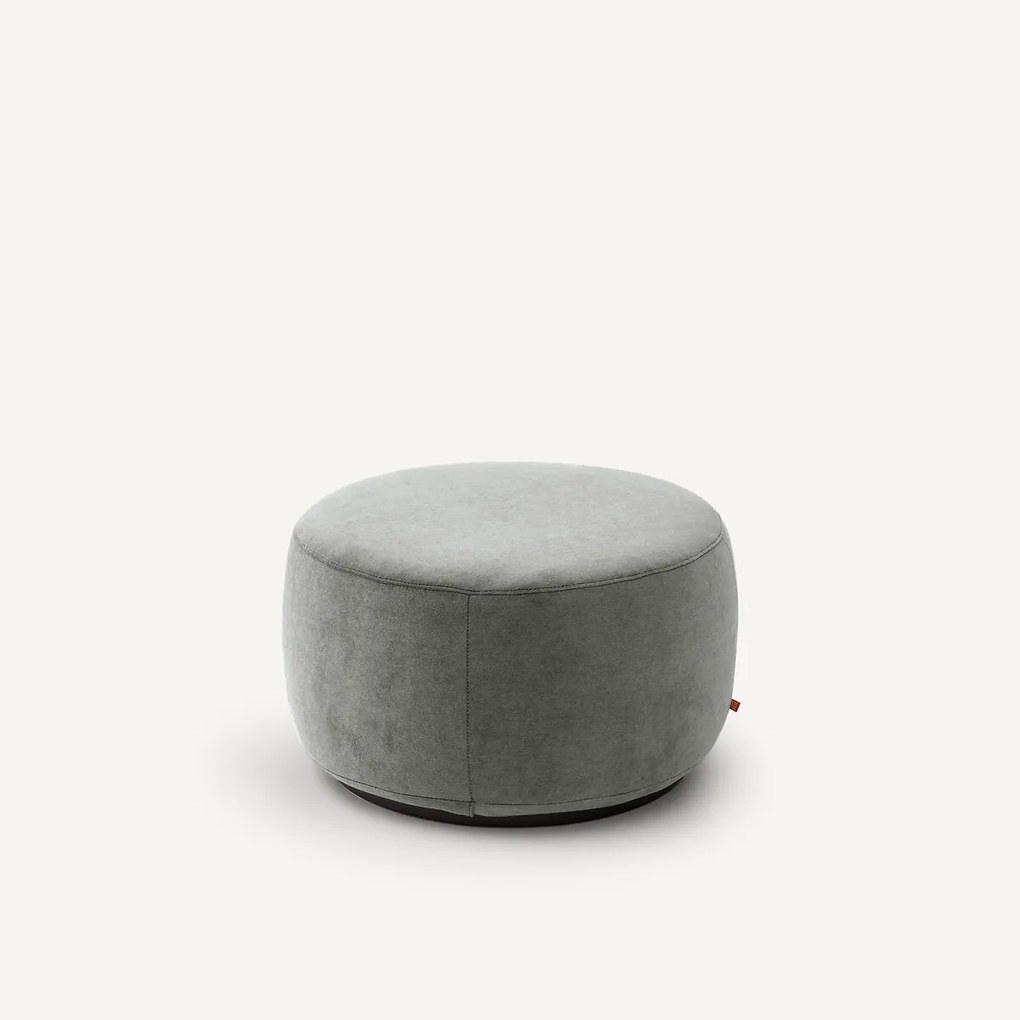 Poef in stonewashed fluweel, Rosebury design E. Gallina