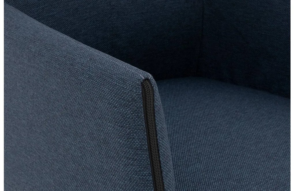 Goossens Eetkamerstoel Funk Zwarte Poten blauw stof met armleuning en Zwart skater wiel met zwarte kapmet wielen, modern design
