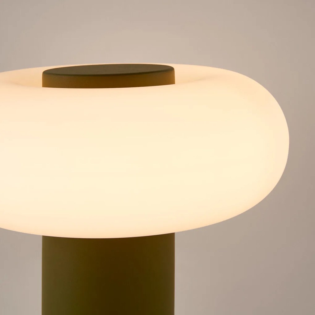 Tafellamp, in ijzer en opaline, H25,6 cm, OMER