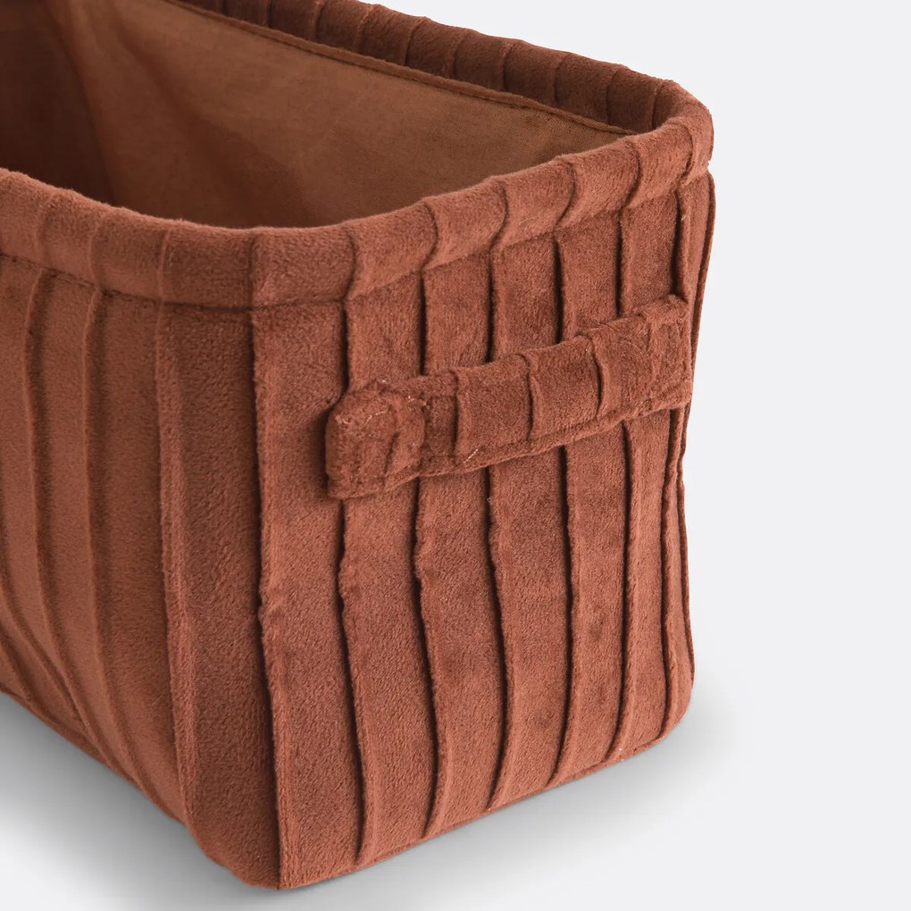 Mand in plissé fluweel, Velvetas