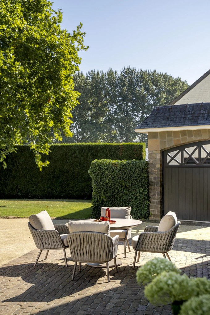 Taste by 4 Seasons Cannes low dining tuinset met Sarah tafel Ø 130 cm Tuinset   bruin weerbestendig