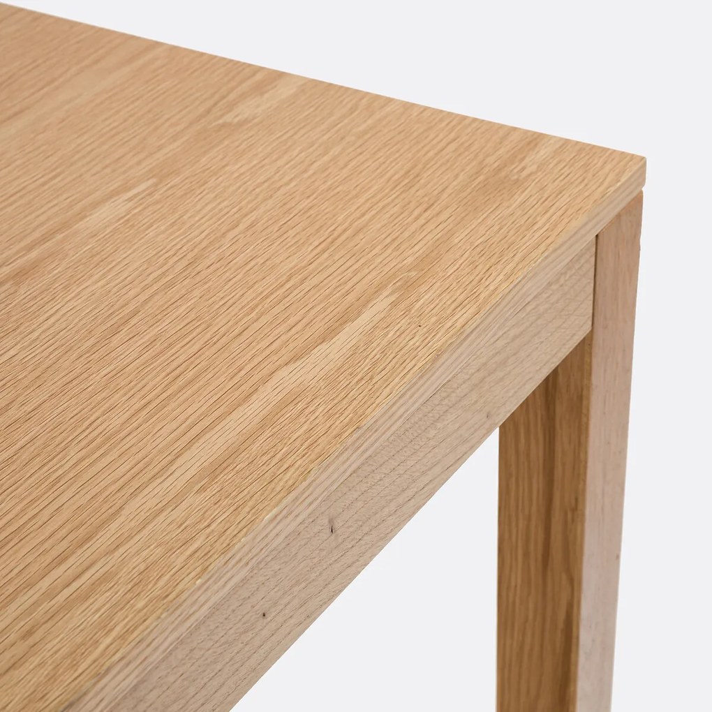 Vierkante hoge tafel, eiken poten, rechte randen, Nusso