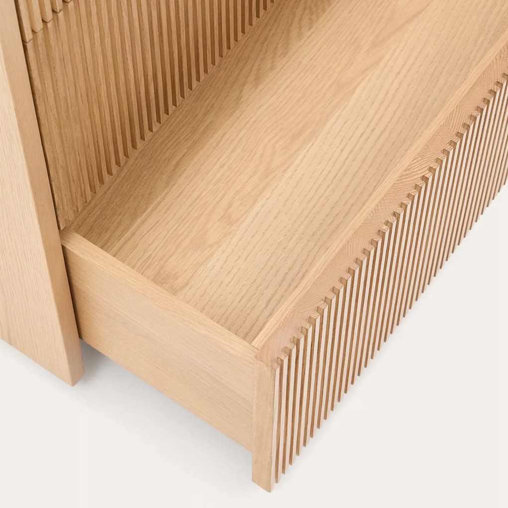Kave Home Helvine Eiken Ladenkast Met Ribbels - 90x50x79cm.