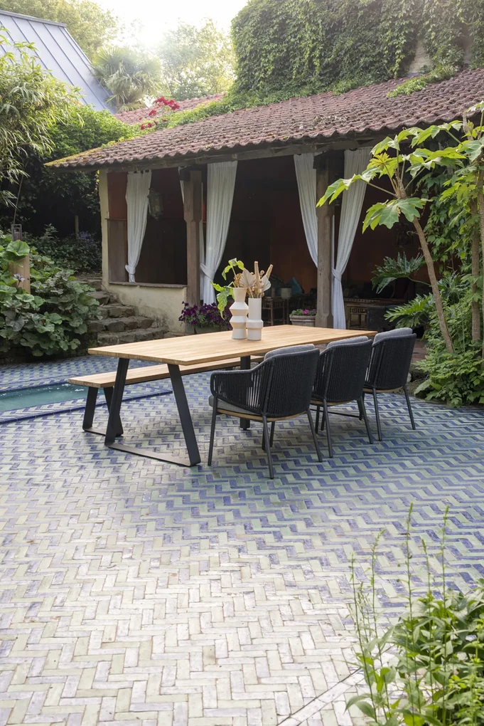 4 Seasons Outdoor Ravello tuinset met Basso tafel en bank Tuinset houtkleur weerbestendig