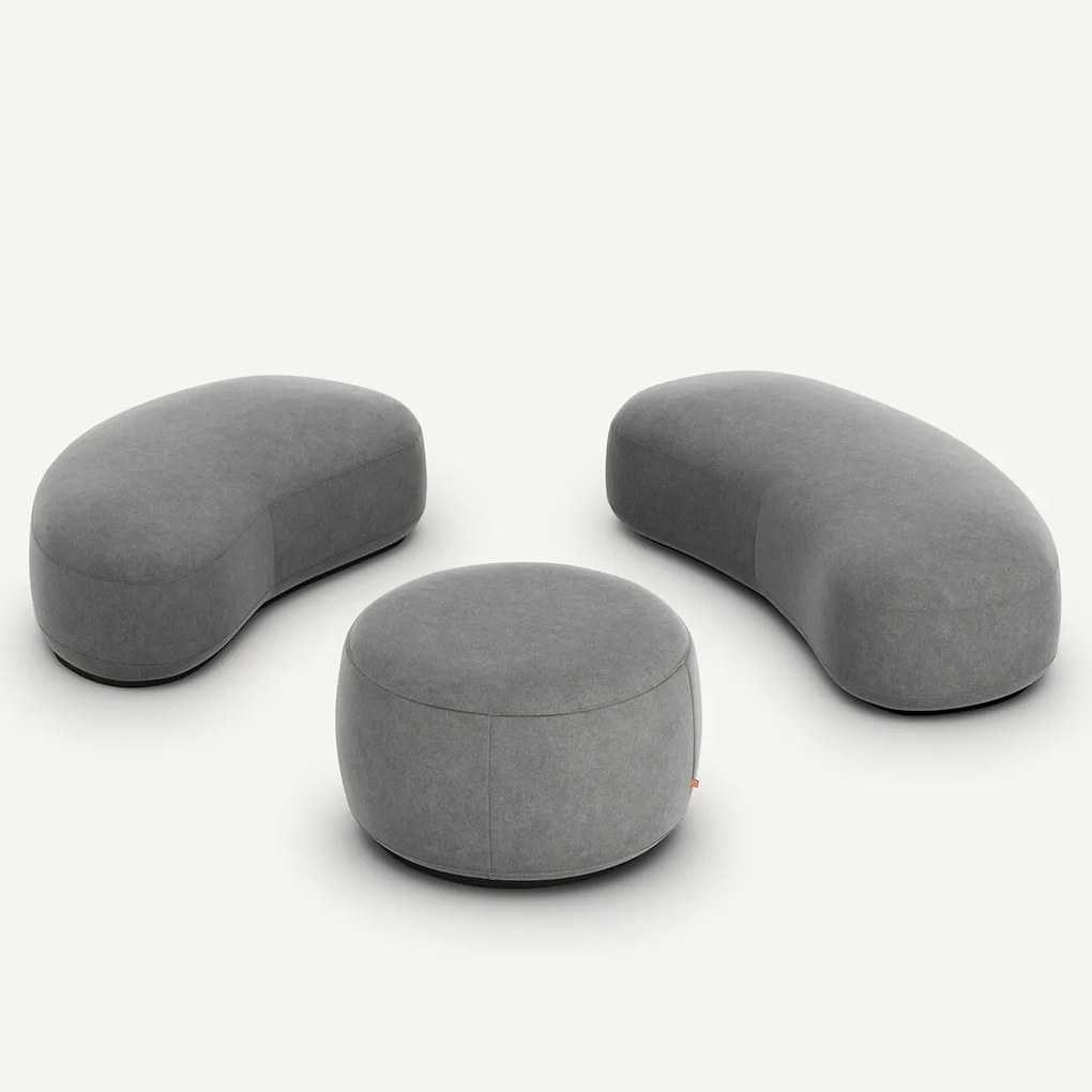 Voetenbank van stonewashed fluweel, Rosebury, ontwerp E. Gallina