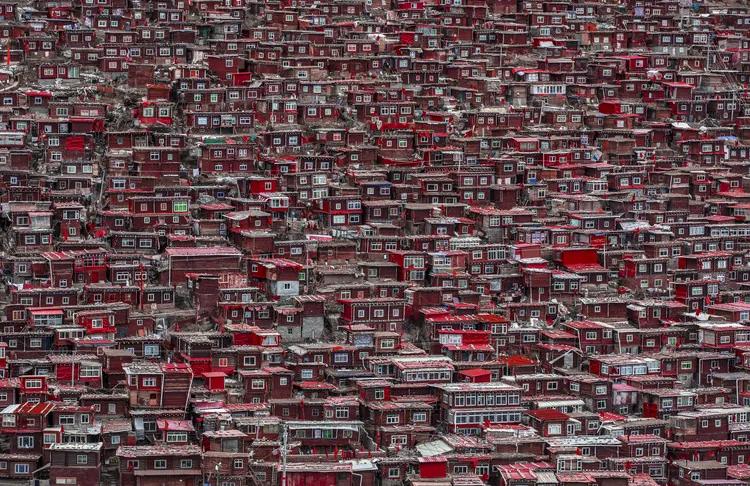 Fotobehang Red houses, (128 x 85 cm)