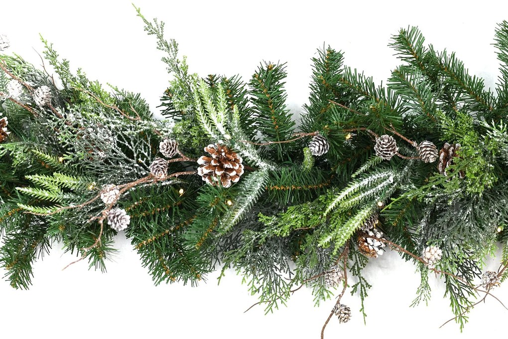 Verlichte guirlande"Rago Garland Nature Green"- groen - 183 cm - 50 warm witte ledlampjes - met sneeuw&amp;dennenappels - Werkt op batterijen