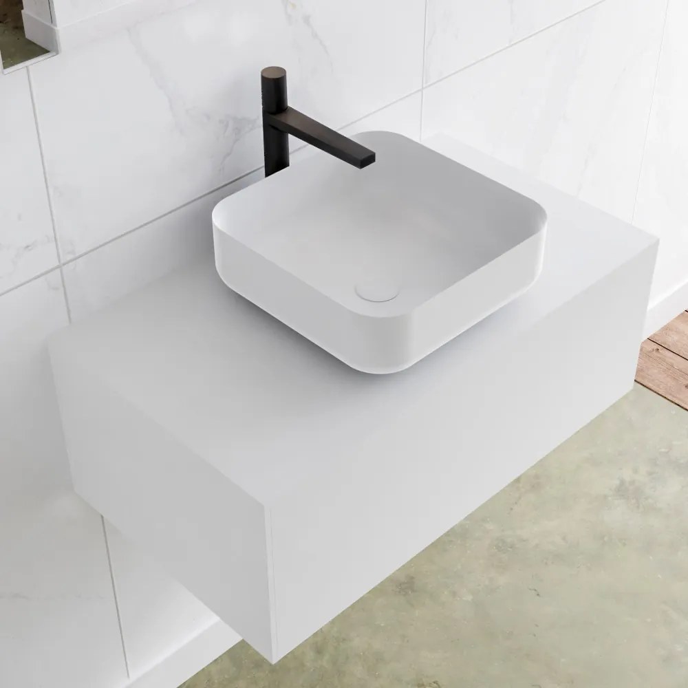 Zaro Lagom volledig naadloos solid surface onderkast met topblad 80cm mat wit met 1 lades Push tot open. Compleet met solid surface opzetkom met 1 kraangat(en)