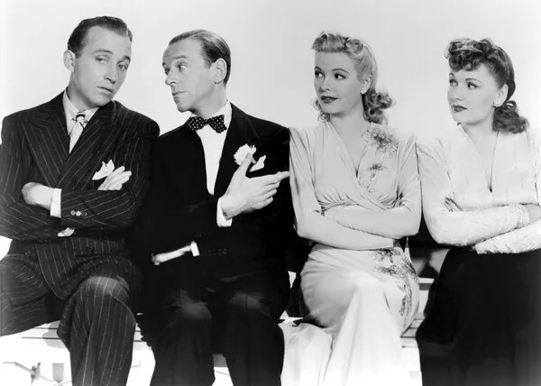 Foto Bing Crosby, Fred Astaire, Virginia Dale And Majorie Reynolds.