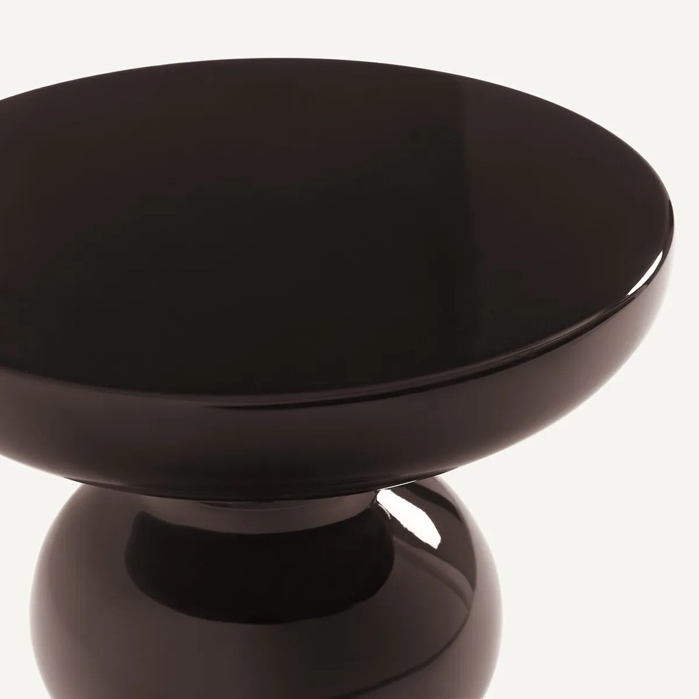 Gelakt bijzettafeltje, JENNY